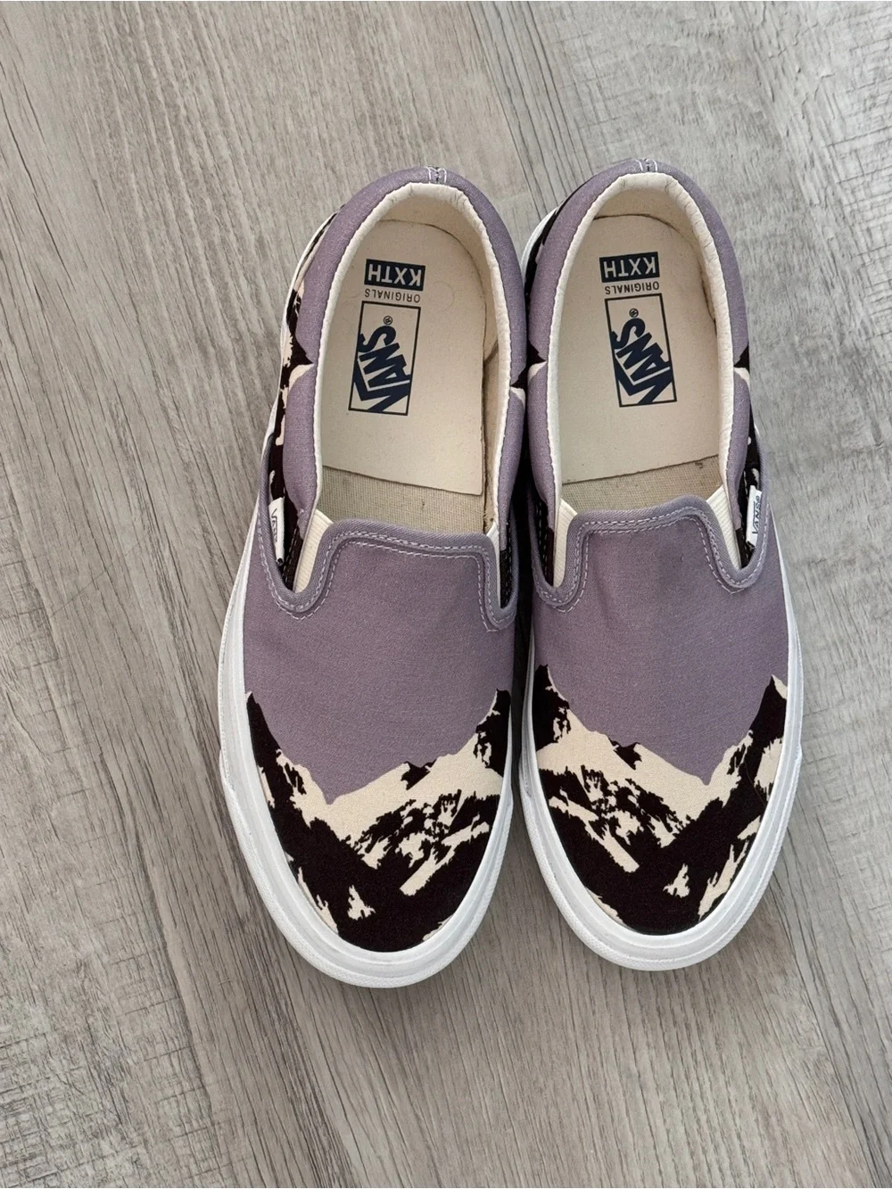 Vans Kith x Vault  slip-on sneaker Sneakers in Lavender and Black mountain range